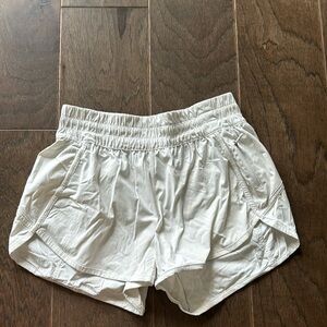 Lululemon Tracker Short 4" Inseam Size 6